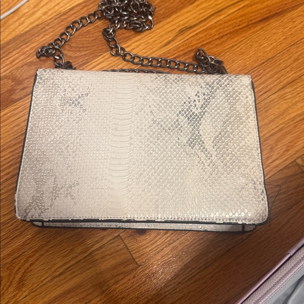 Handbag - Picture 3 of 5